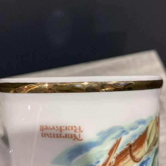 Norman Rockwell | Braving the Storm - Collector’s Mug - Picture 10 of 11